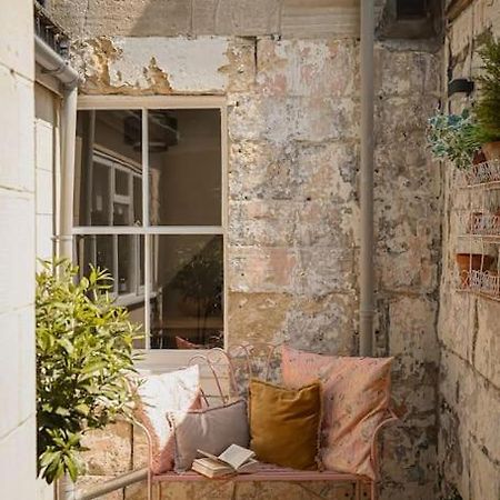 Primrose Cottage - With Private Courtyard & Sun Terrace In Central Бат Екстер'єр фото