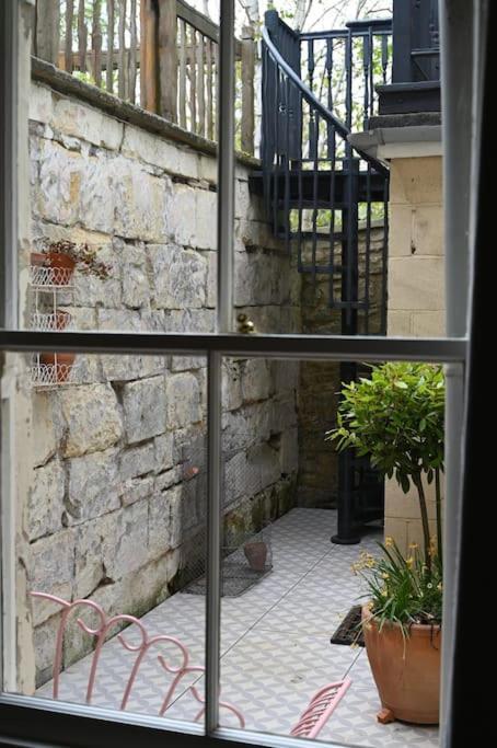 Primrose Cottage - With Private Courtyard & Sun Terrace In Central Бат Екстер'єр фото